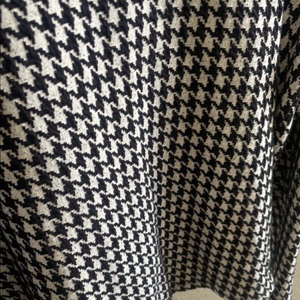 Who What Wear Black and White Houndstooth Knit Top - Picture 7 of 12